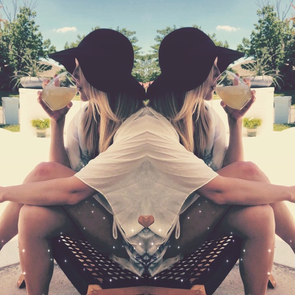 Welcome To theladychic Closet - Picture 1 of 8